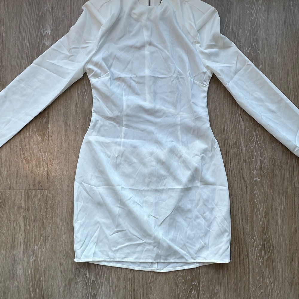 Elegant White Long Sleeve Dress